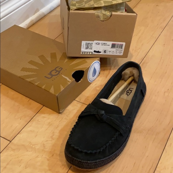 Chestnut and Black UGG Moccasins New - Picture 3 of 4